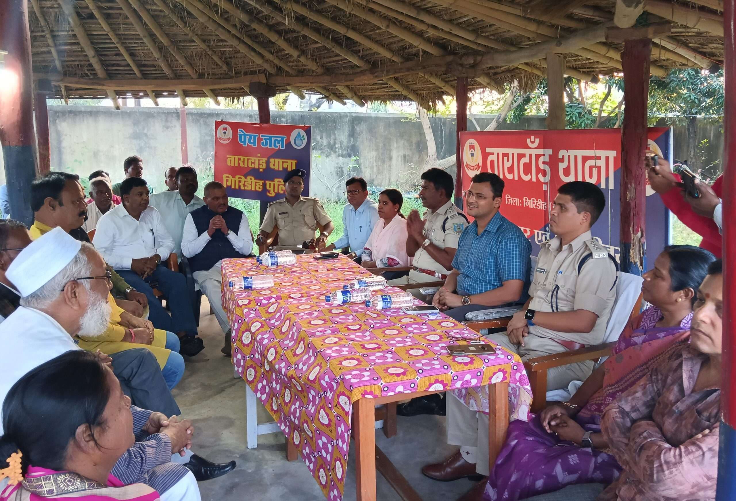 Giridih News :दोनों पक्षों में समझौता, गले मिलकर मिटायीं दूरियां