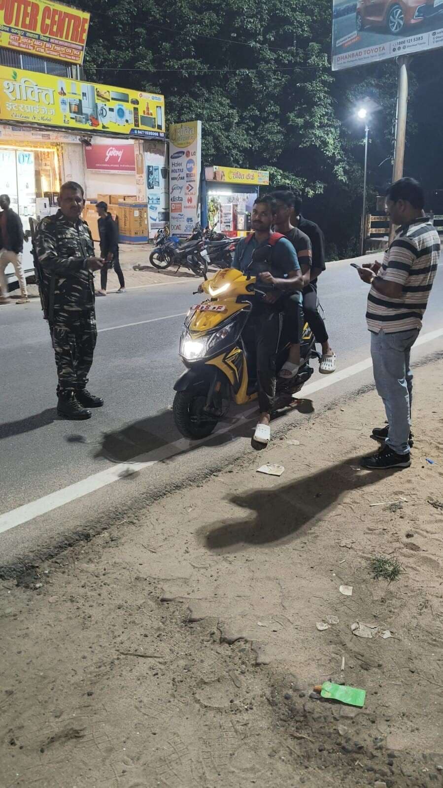 Giridih News :पुलिस ने अपराध नियंत्रण को लेकर चलाया वाहन जांच अभियान