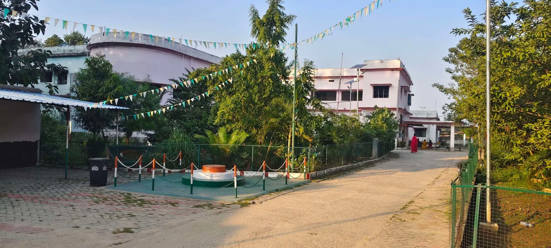 Giridih News :अतिरिक्त प्रभार में चल रहा गावां सामुदायिक स्वास्थ्य केंद्र