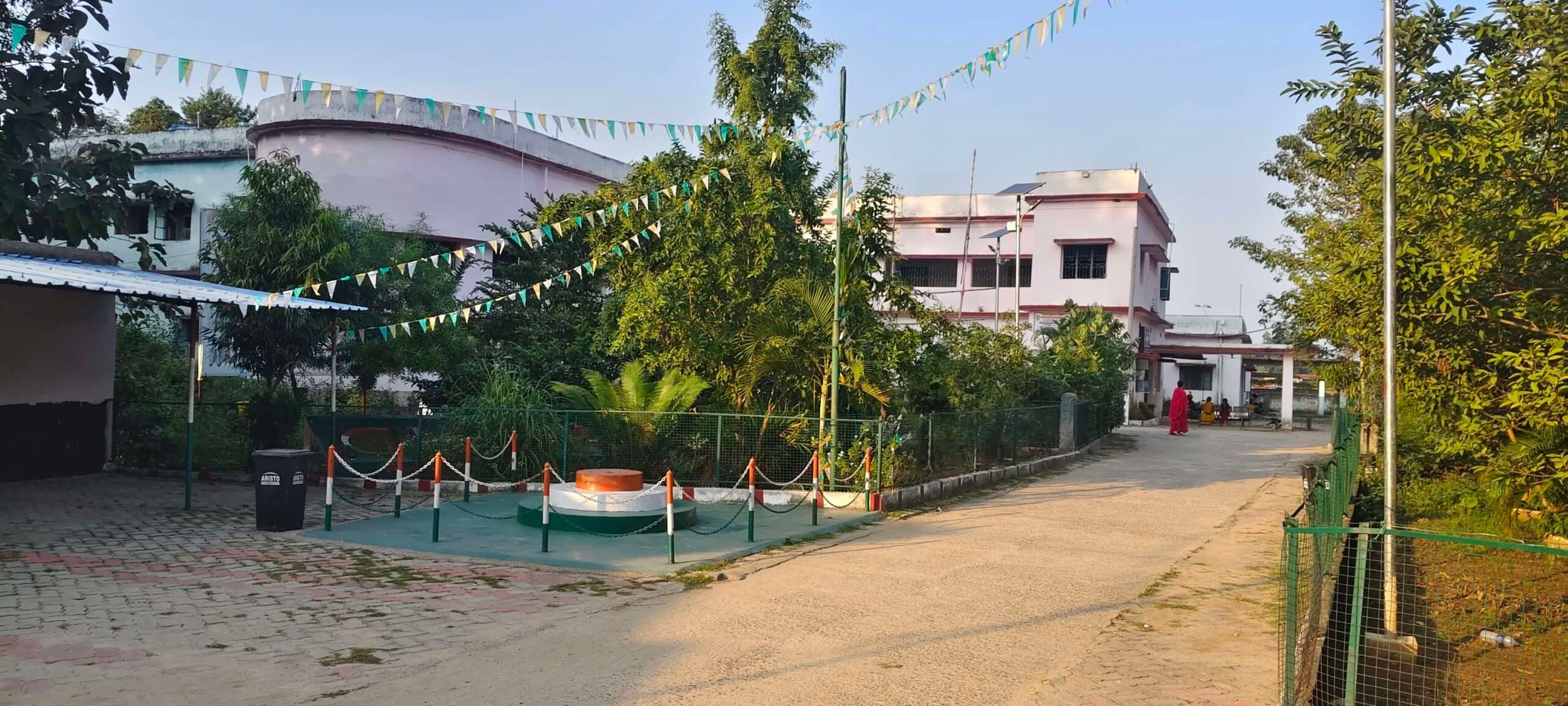 Giridih News :अतिरिक्त प्रभार में चल रहा गावां सामुदायिक स्वास्थ्य केंद्र