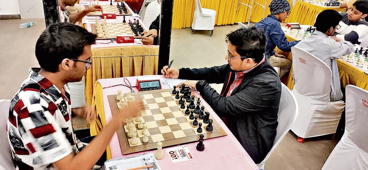 Chaibasa News : पांचवें राउंड में आर्यन ने अबीर मित्र को हराया