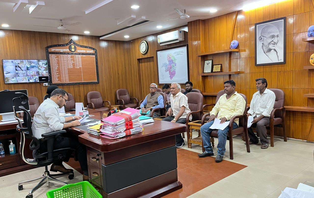 Seraikela Kharsawan News : जनता दरबार: सर! अंचल कार्यालय में नहीं हो रही जमीन की ऑनलाइन इंट्री