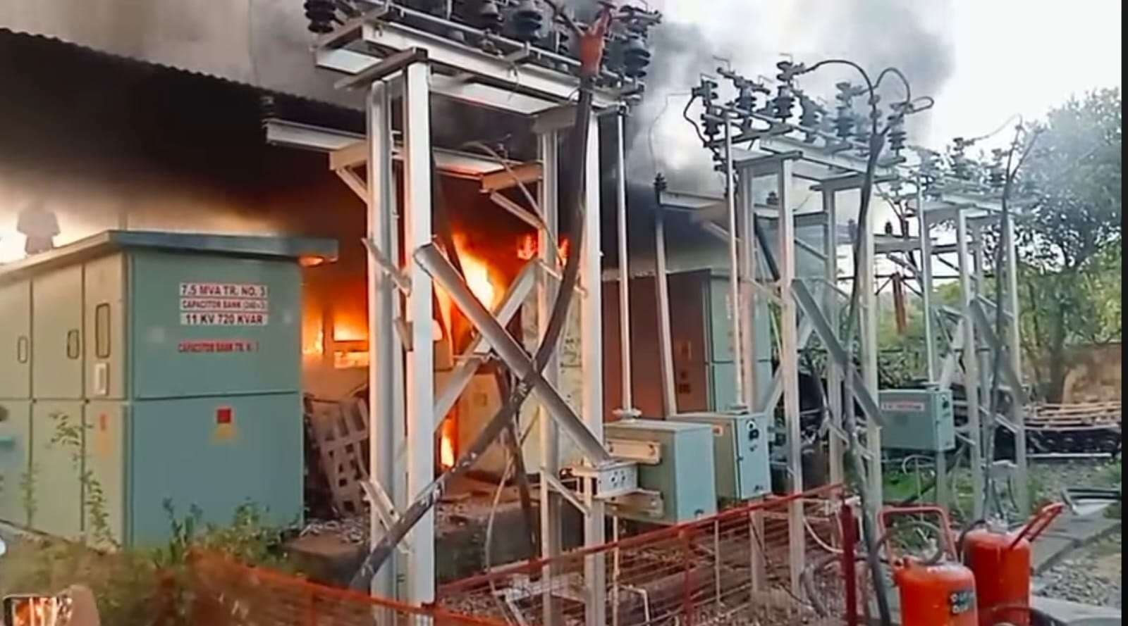 Bokaro News : सब स्टेशन में कैपेसिटर बैंक ब्लास्ट, साढ़े सात लाख का नुकसान