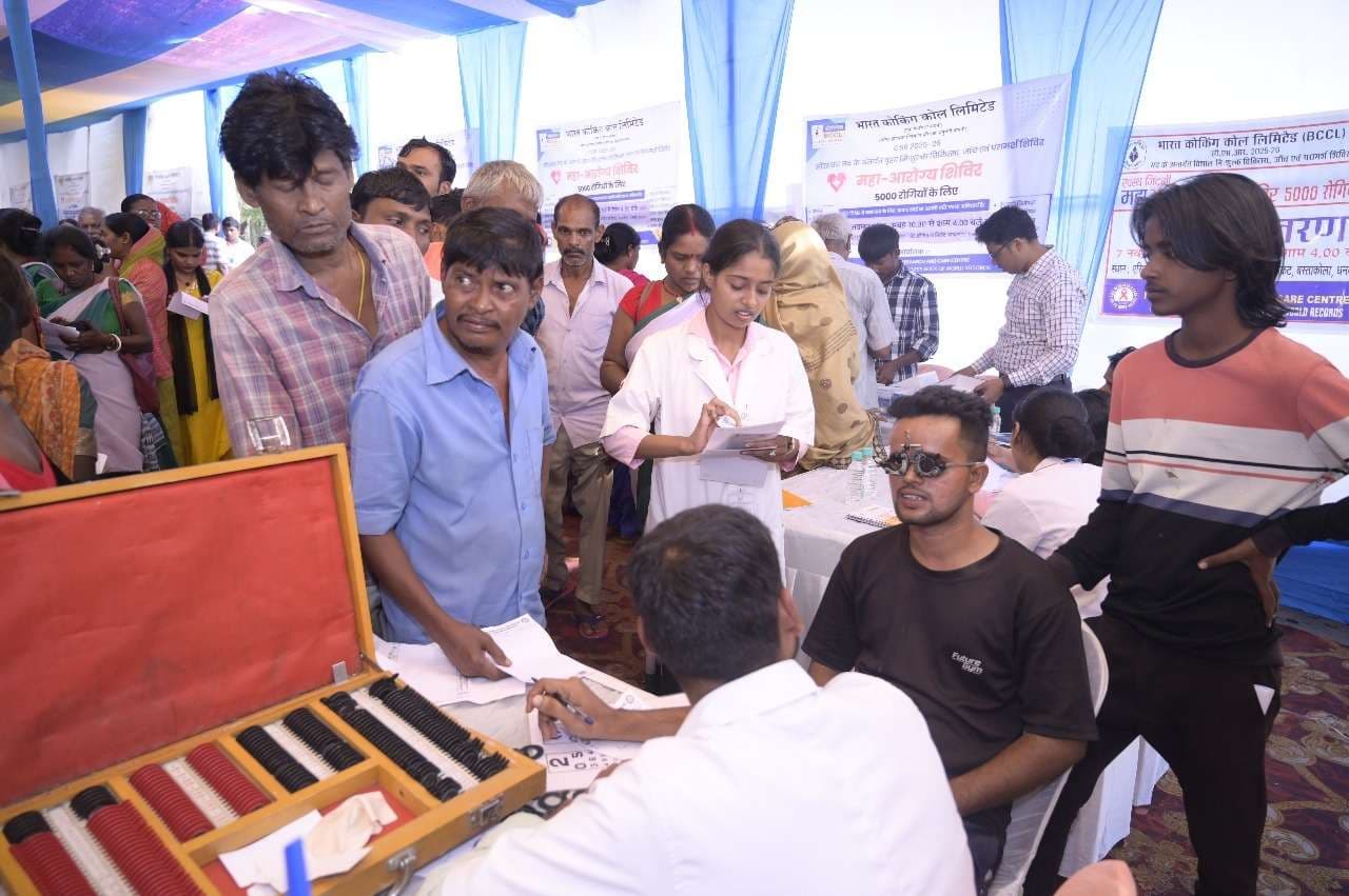 Dhanbad News: बस्ताकोला ऑफिसर्स क्लब में वृहद चिकित्सा शिविर