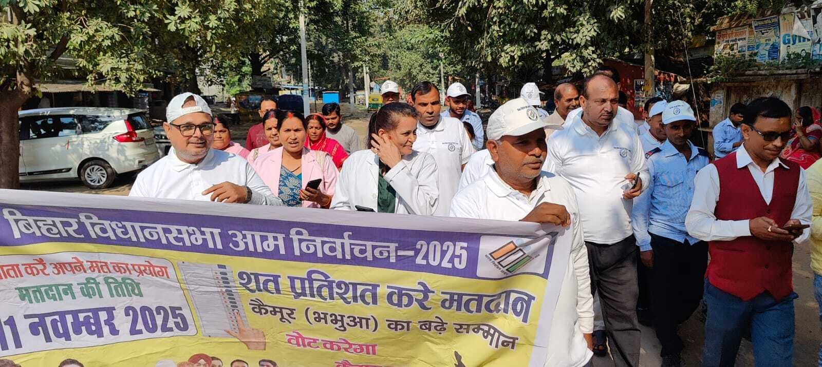 स्वास्थ्य कर्मियों ने निकाली मतदाता जागरूकता रैली