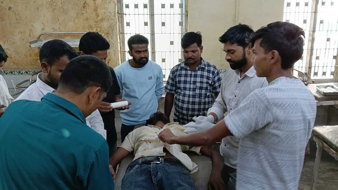 थावे में मौसी के घर से लौट रहे युवक पर चाकू से हमला, हालत नाजुक