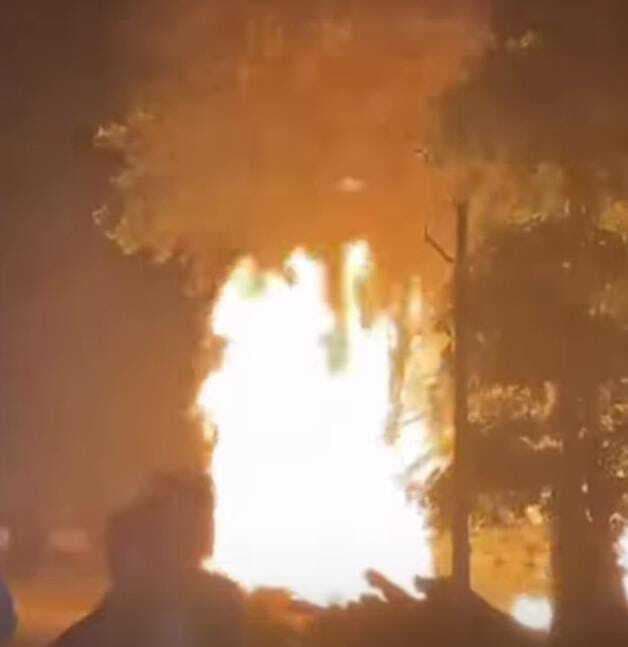 सड़क किनारे रखे पटसन में लगी आग, 25 लाख का नुकसान