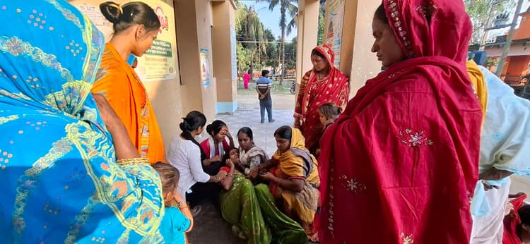 खेत में धान काट रही महिला को सांप ने डंसा, मौत