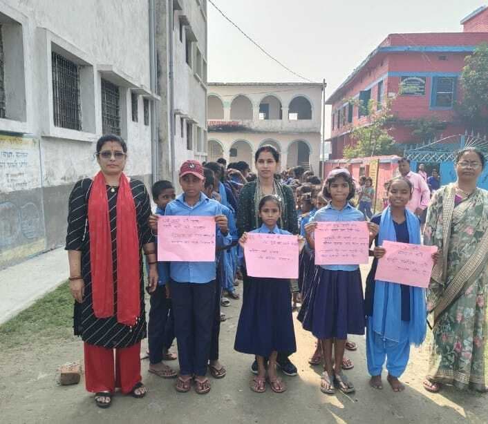 रैली निकाल बच्चों ने मतदाताओं को किया जागरूक