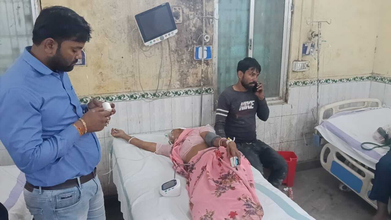 बैकुंठपुर में आपसी विवाद को लेकर मारपीट, मां व बेटा घायल, महिला की हालत नाजुक