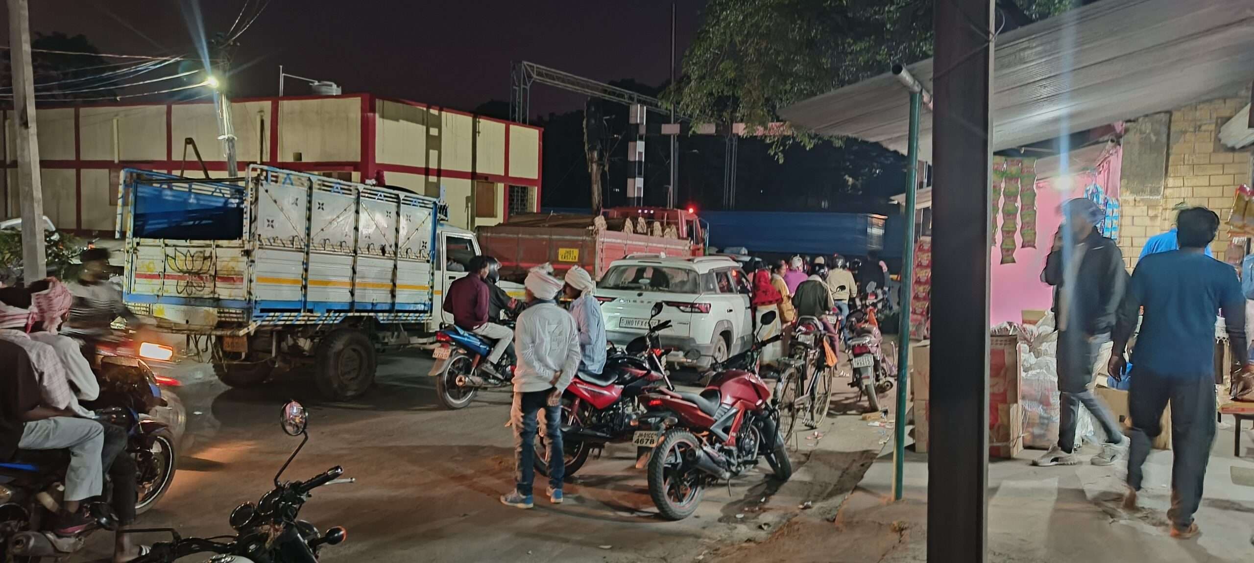 आरओबी नहीं रहने से मैक्लुस्कीगंज के लोगों को बढ़ी परेशानी