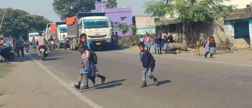 प्रशासन के नो एंट्री आदेश का अनुपालन नहीं करते बड़े वाहन चालक