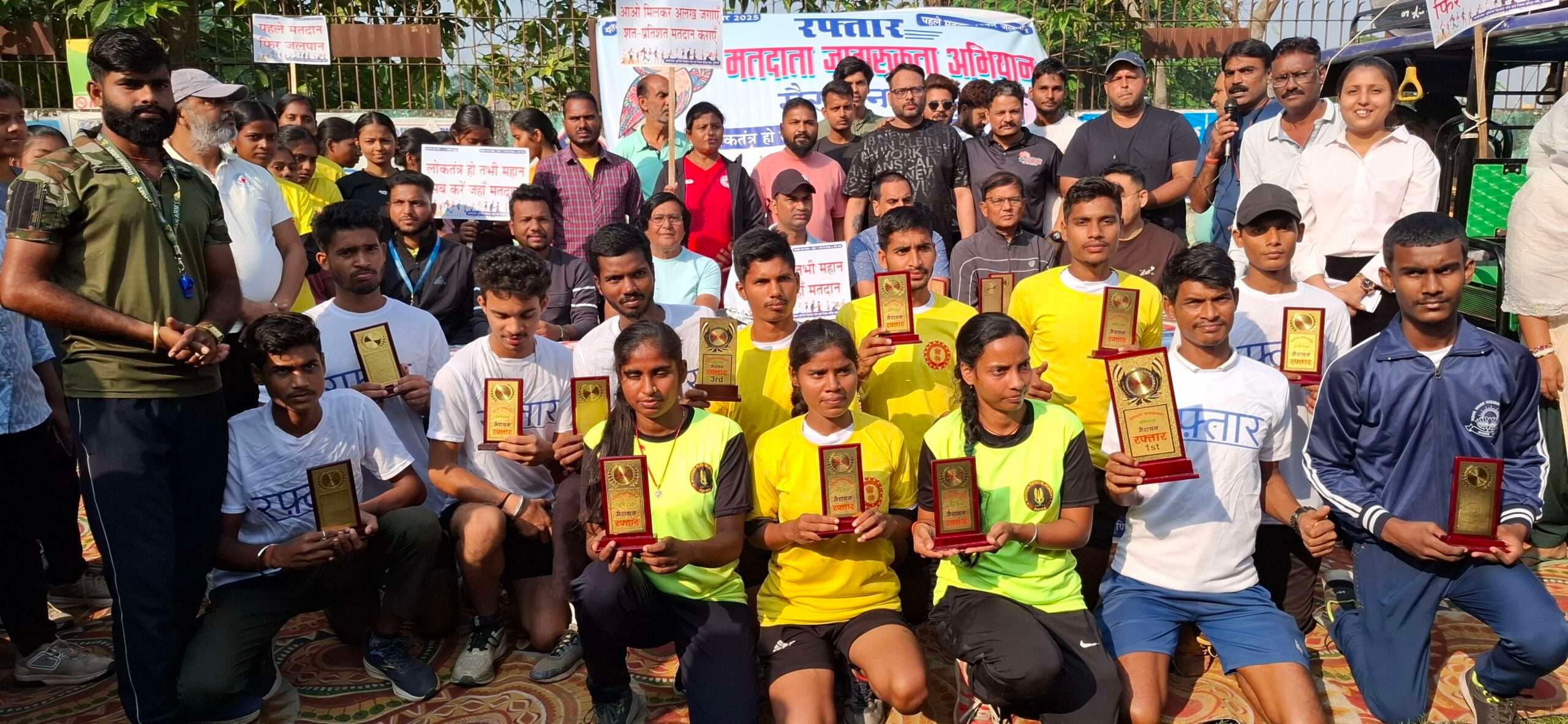 मैराथन दौड़ आयोजित कर पूर्णिया के खिलाड़ियों ने घर-घर दिया मतदान का पैगाम