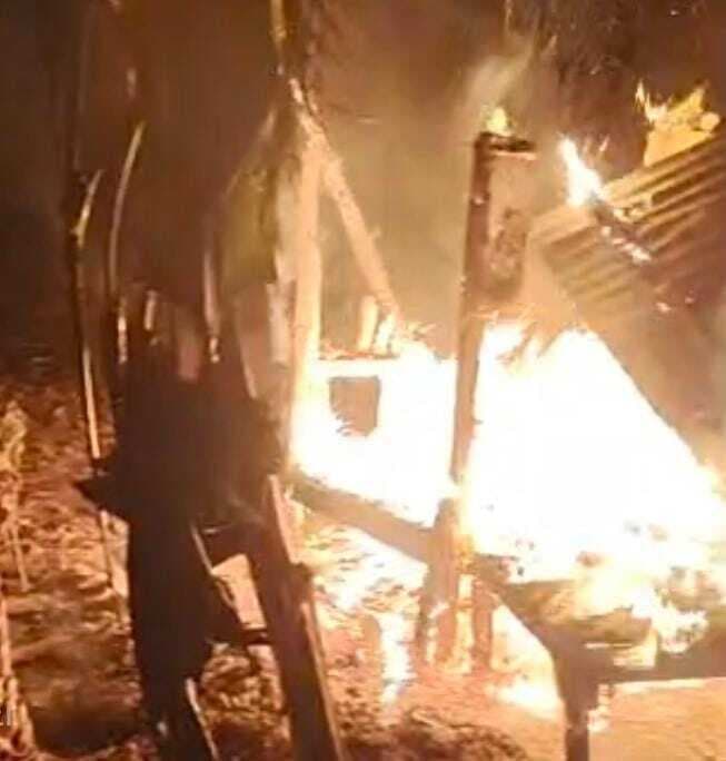 Samastipur News:ताड़ी दुकान में लगी आग, सिलेंडर फटा, दो दुकान जलकर राख