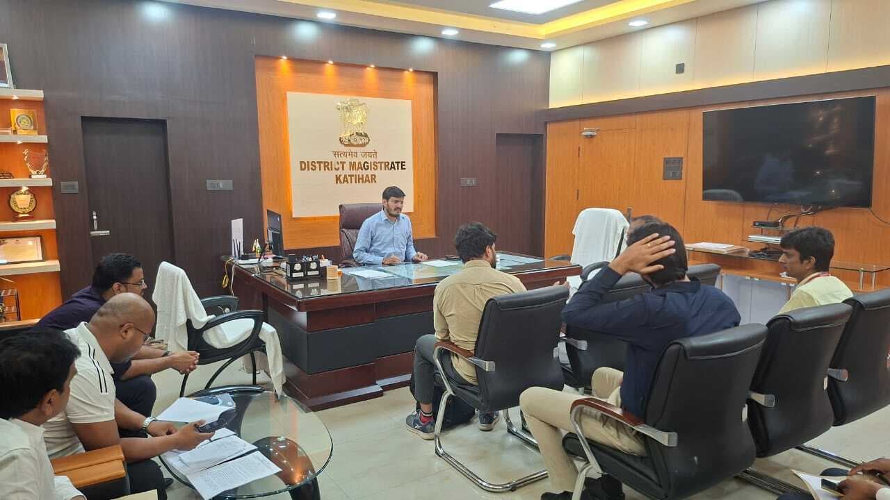 बिहार विधानसभा चुनाव 2025 : सभी मतदान केंद्रों पर निर्बाध नेटवर्क उपलब्धता सुनिश्चित करें: डीएम