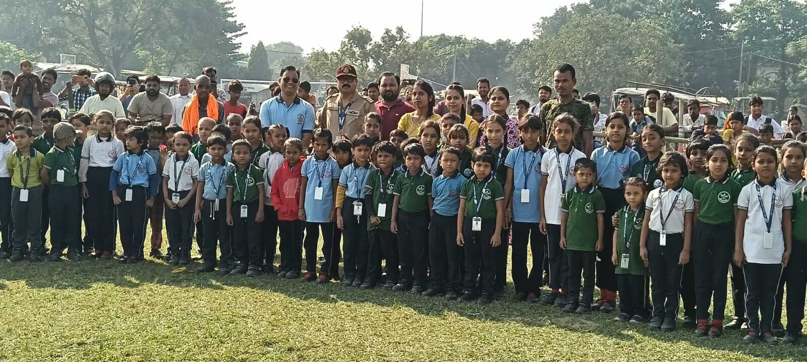 गैप स्कूल के छात्रों ने किया हेलिकॉप्टर का अवलोकन