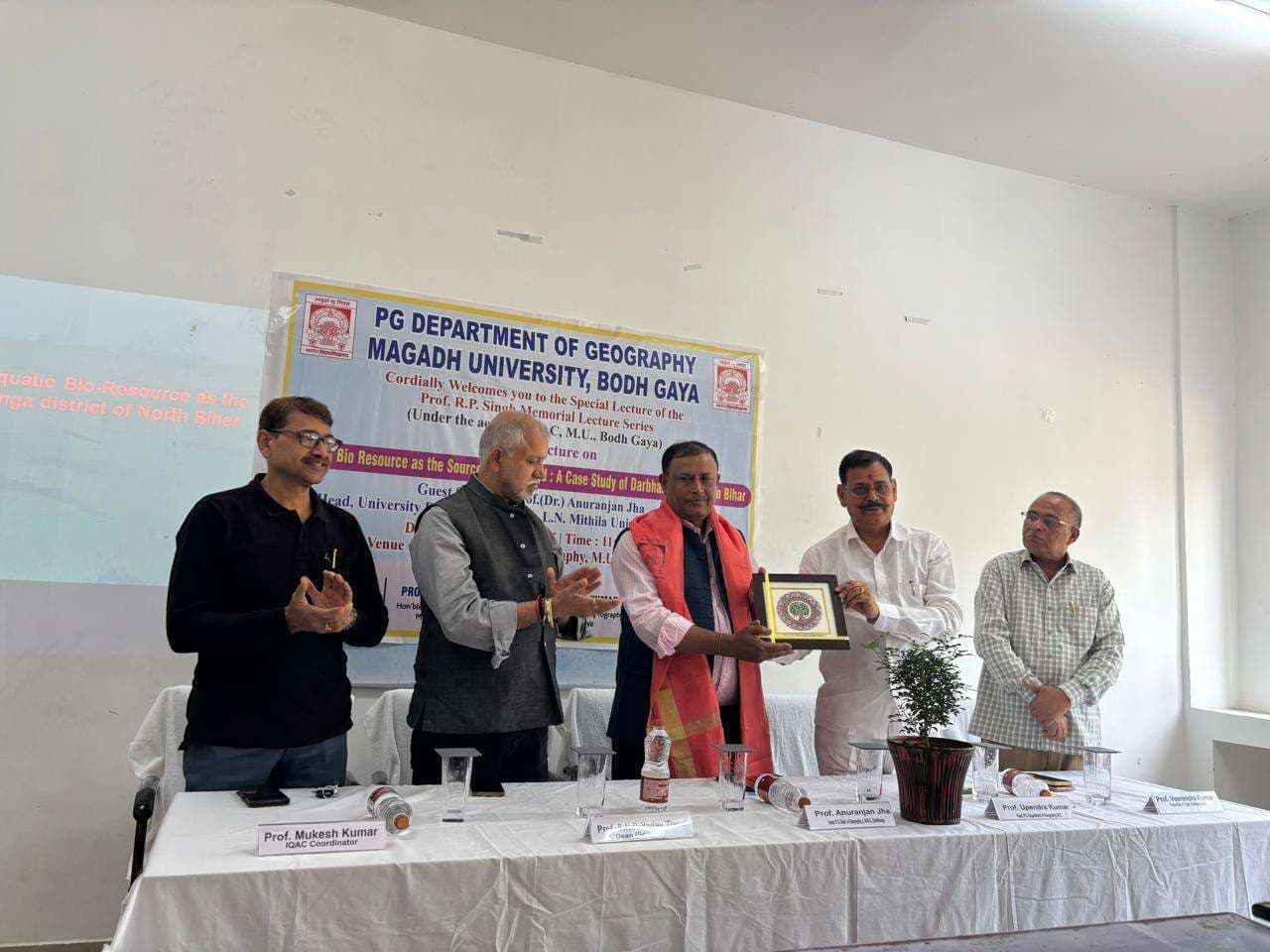 जलीय जैव संसाधनों की दृष्टि से विशेष महत्वपूर्ण क्षेत्र है  दरभंगा