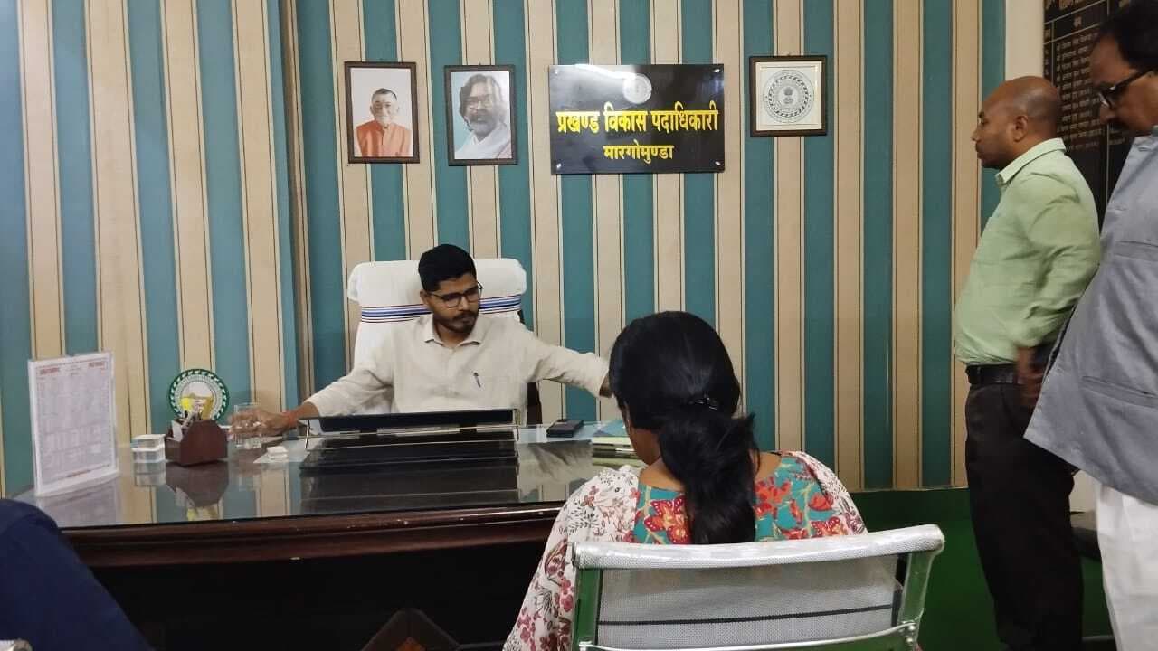 डोभा निर्माण का कार्य समय पर करें पूजा : डीडीसी