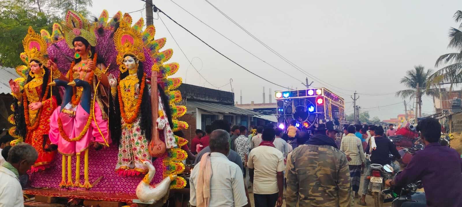 नम आंखों से भगवान कार्तिक को दी गयी विदाई