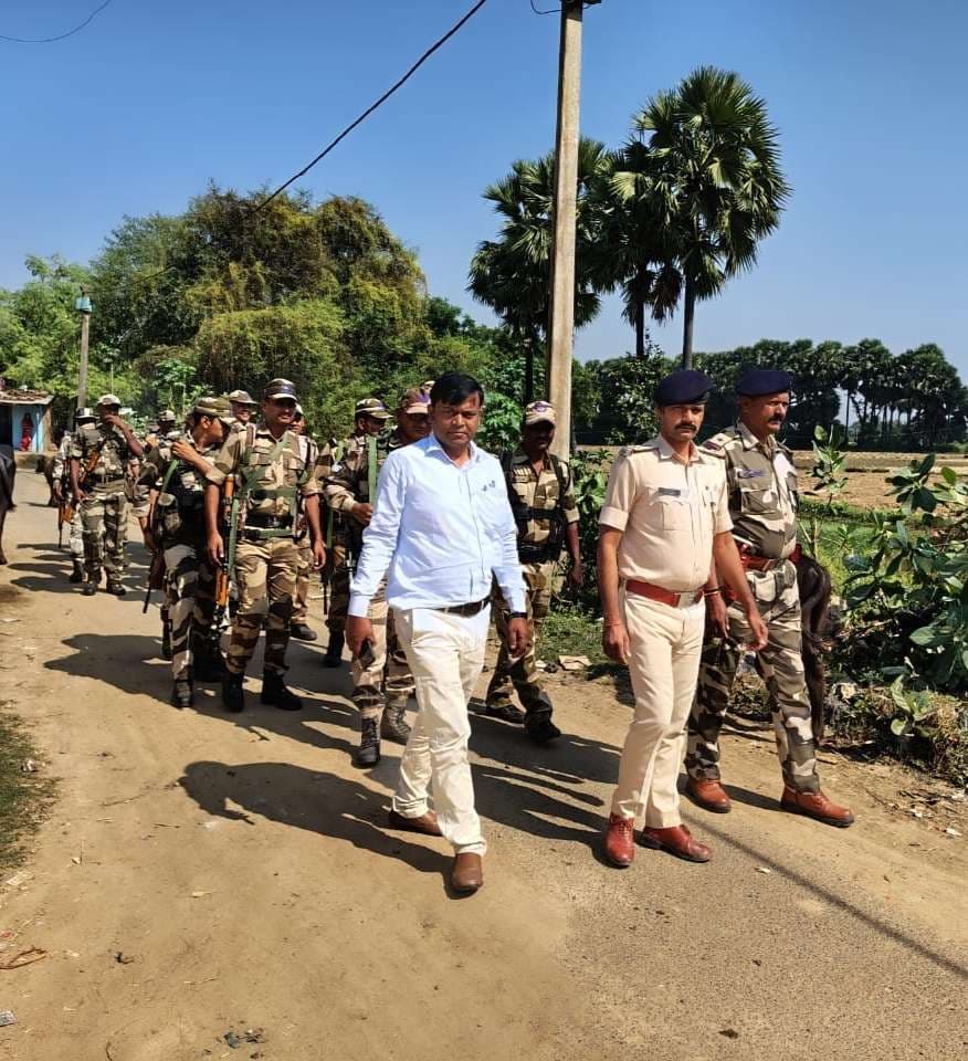 धोरैया के 20 सेक्टर में पुलिस जवानों ने एरिया डोमिनेशन के तहत किया फ्लैग मार्च