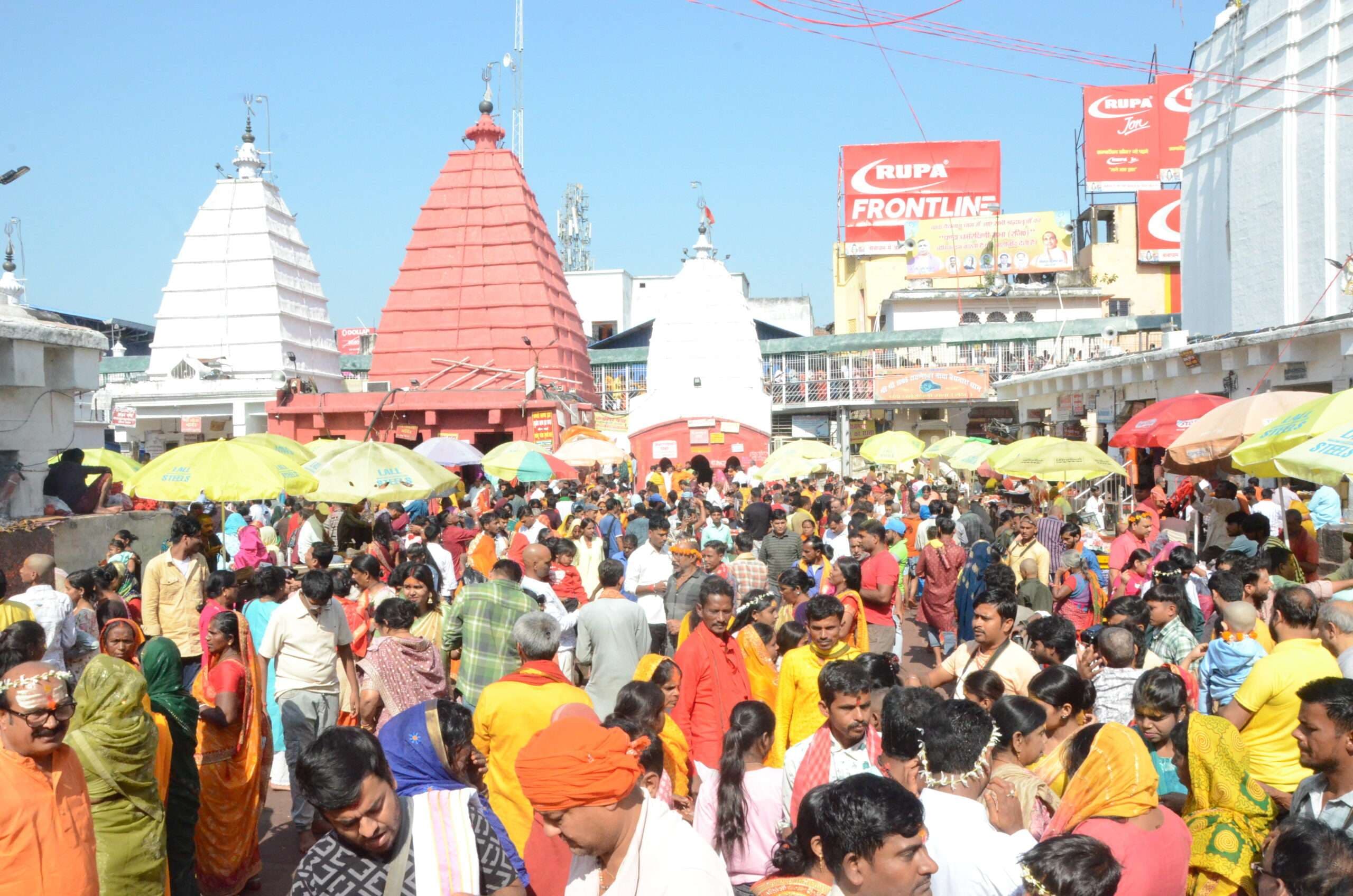 Deoghar news : अगहन मास तृतीया तिथि पर 35 हजार श्रद्धालुओं ने बाबा मंदिर में की पूजा- अर्चना