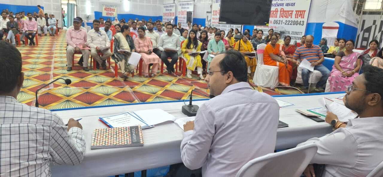 प्रत्येक संवेदनशील व महत्वपूर्ण बूथ पर वेबकास्टिंग की व्यवस्था को लेकर रहे सजग : डीएम