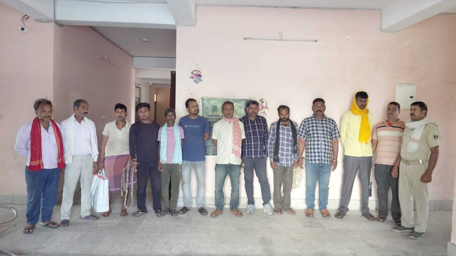 दो तस्कर व सात शराबी गिरफ्तार