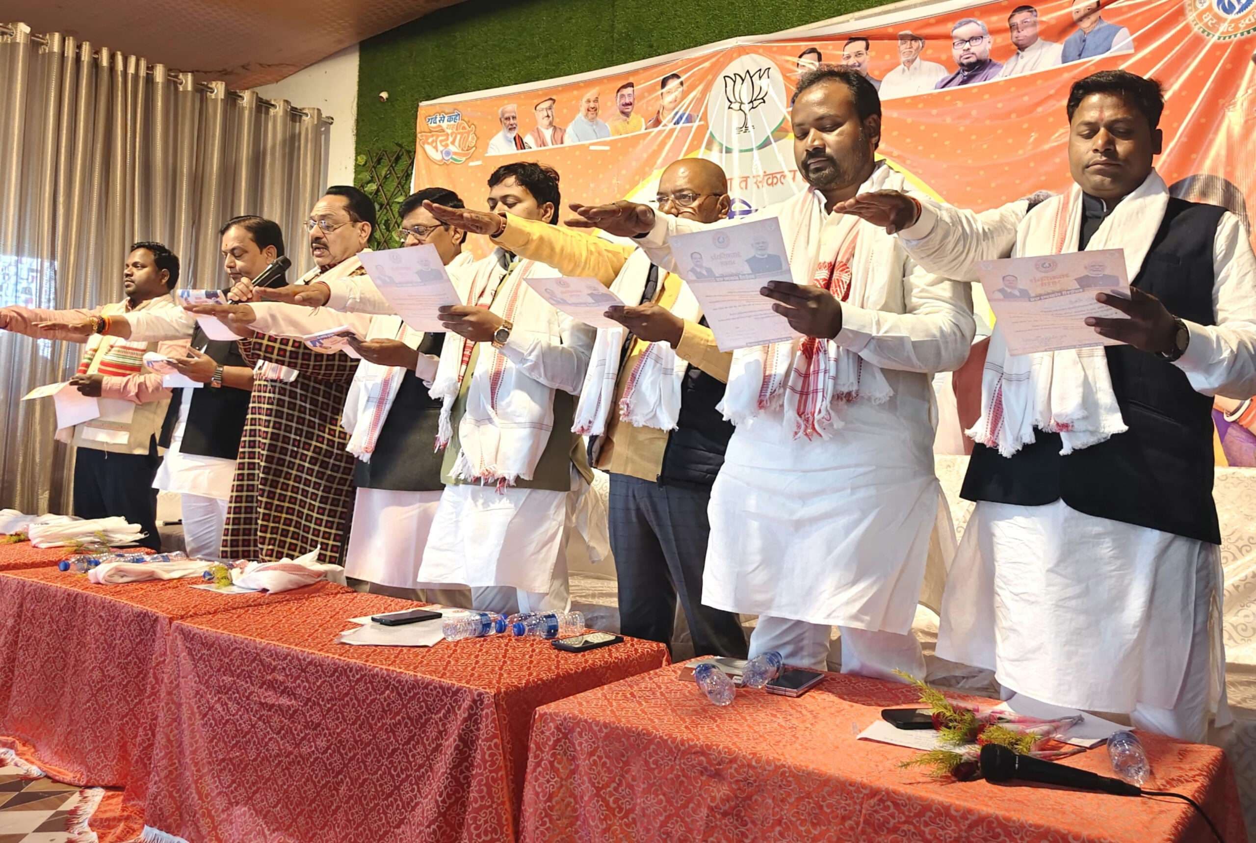 स्वदेश निर्मित वस्तुओं का उपयोग कर देश को आत्मनिर्भर बनायें