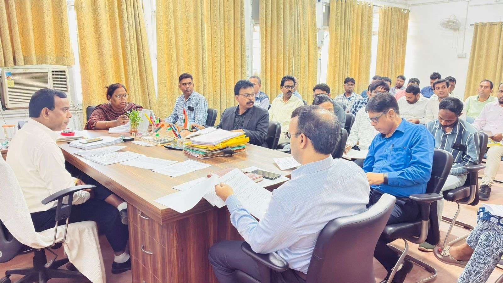 3700 लाभुकों को आवास में कराया जायेगा गृह प्रवेश : डीडीसी