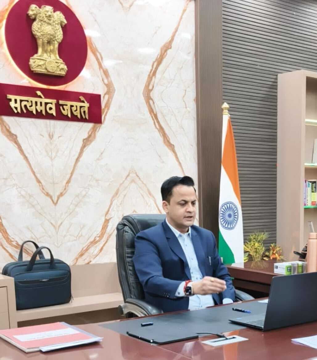 Madhubani News : लोकतंत्र के प्रति आपकी सबसे बड़ी जिम्मेवारी मतदान करना