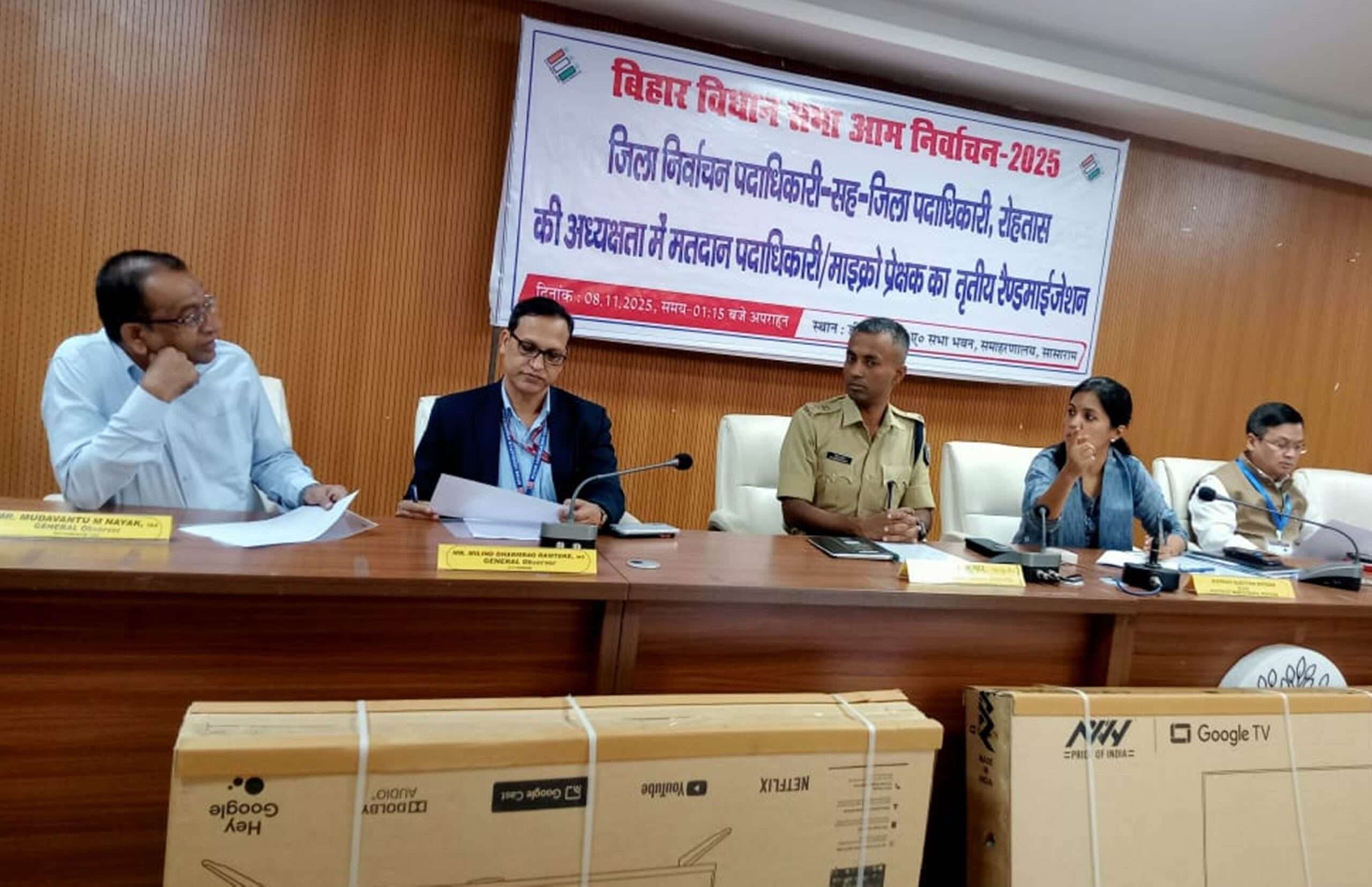 बिहार चुनाव : बूथों पर वेबकास्टिंग के साथ माइक्रो ऑब्जर्वर की तैनाती करें सुनिश्चित : डीएम