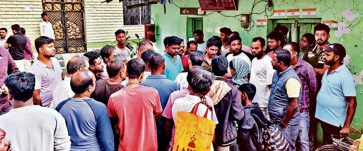 Chaibasa News : गोइलकेरा उप-डाकघर के आरडी खातों में नहीं जमा की गयी राशि, ग्राहकों का हंगामा