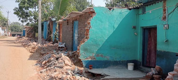 Bokaro News : रेलवे ने चलाया अतिक्रमण हटाओ अभियान