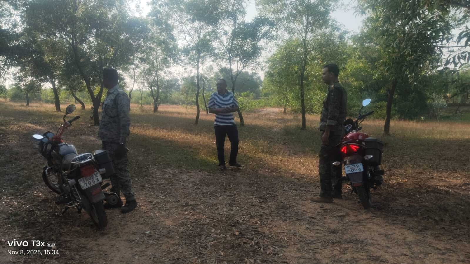 Giridih News :घुज्जी जंगल में संचालित जुए अड्डे पर पुलिस ने मारा छापा