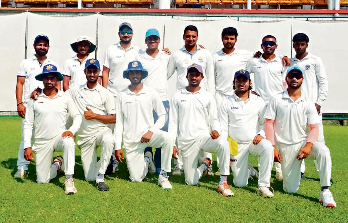 Seraikela Kharsawan News : एसआर रुंगटा ग्रुप ने लक्ष्मण गिलुवा क्लब को हराया