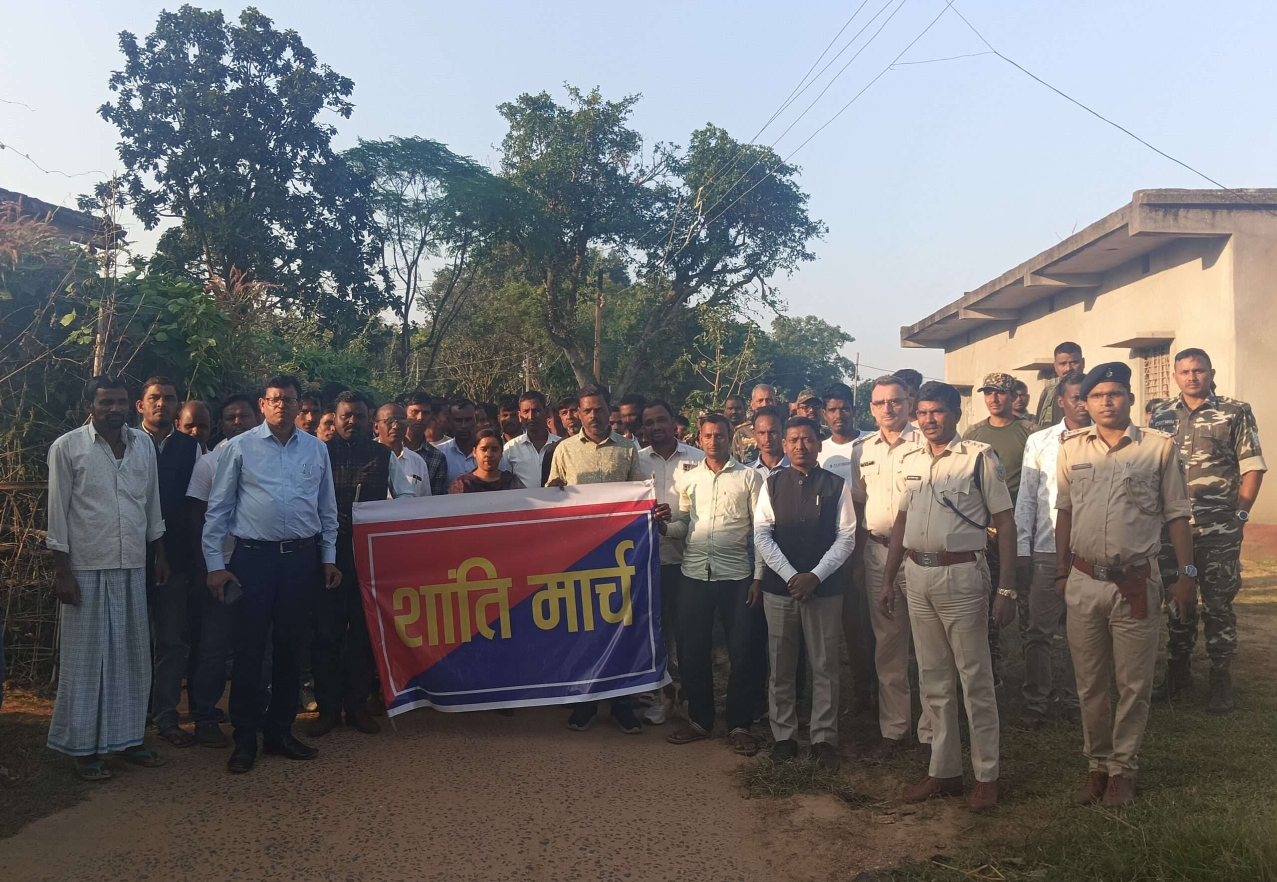 Giridih News :बदगुंदा गांव में निकला शांति मार्च