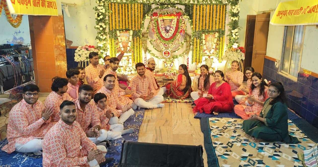 East Singhbhum News : बाबा श्याम का अलौकिक शृंगार कर चढ़ाया छप्पन भोग