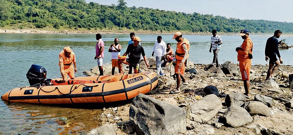 Dhanbad News : एनडीआरएफ भी नहीं खोज पाया सुमित को, आज पंचेत तक चलेगा रेस्क्यू अभियान