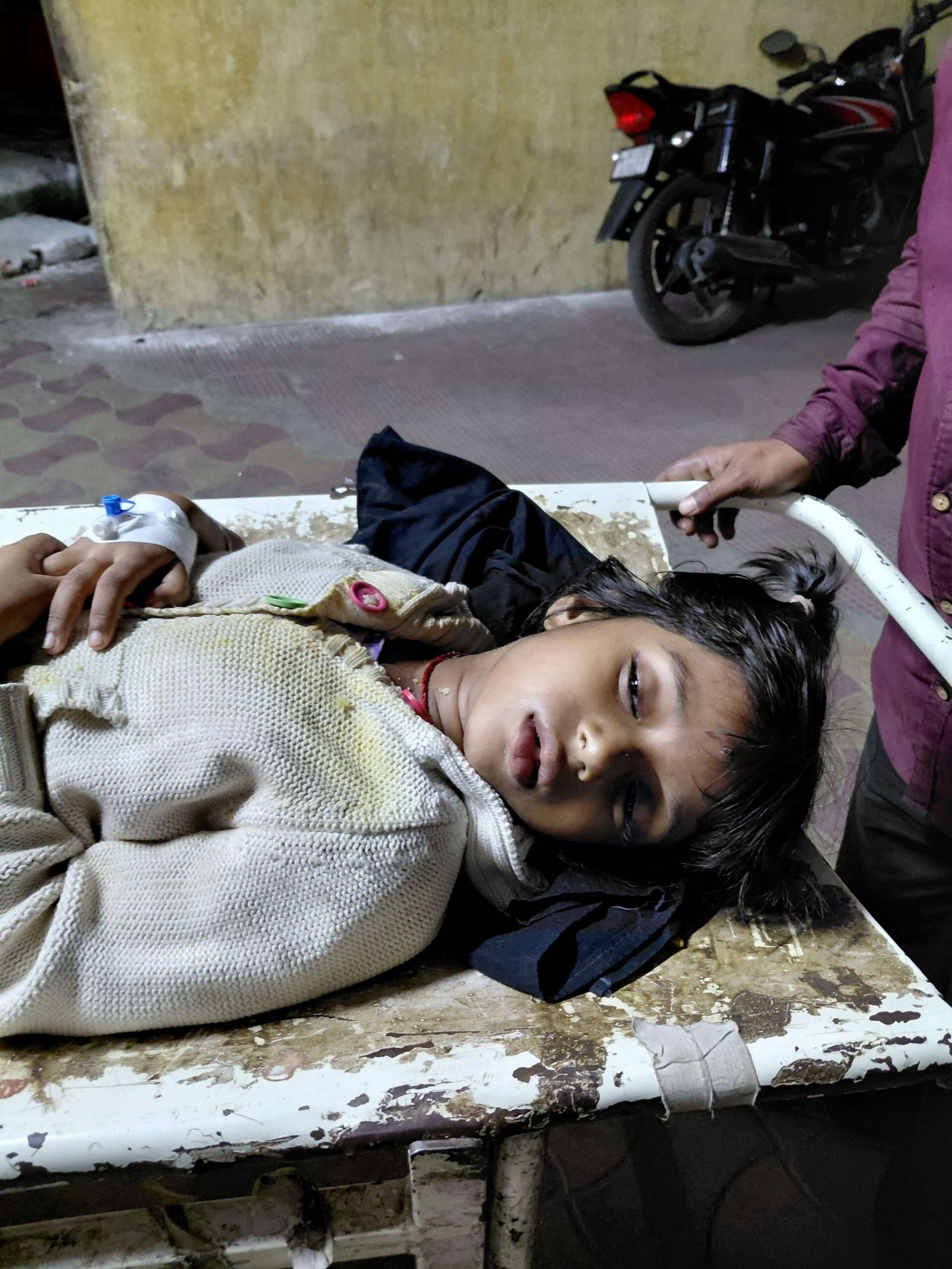 Dhanbad News: बोरिंग गाड़ी के धक्के से दंपती समेत चार घायल