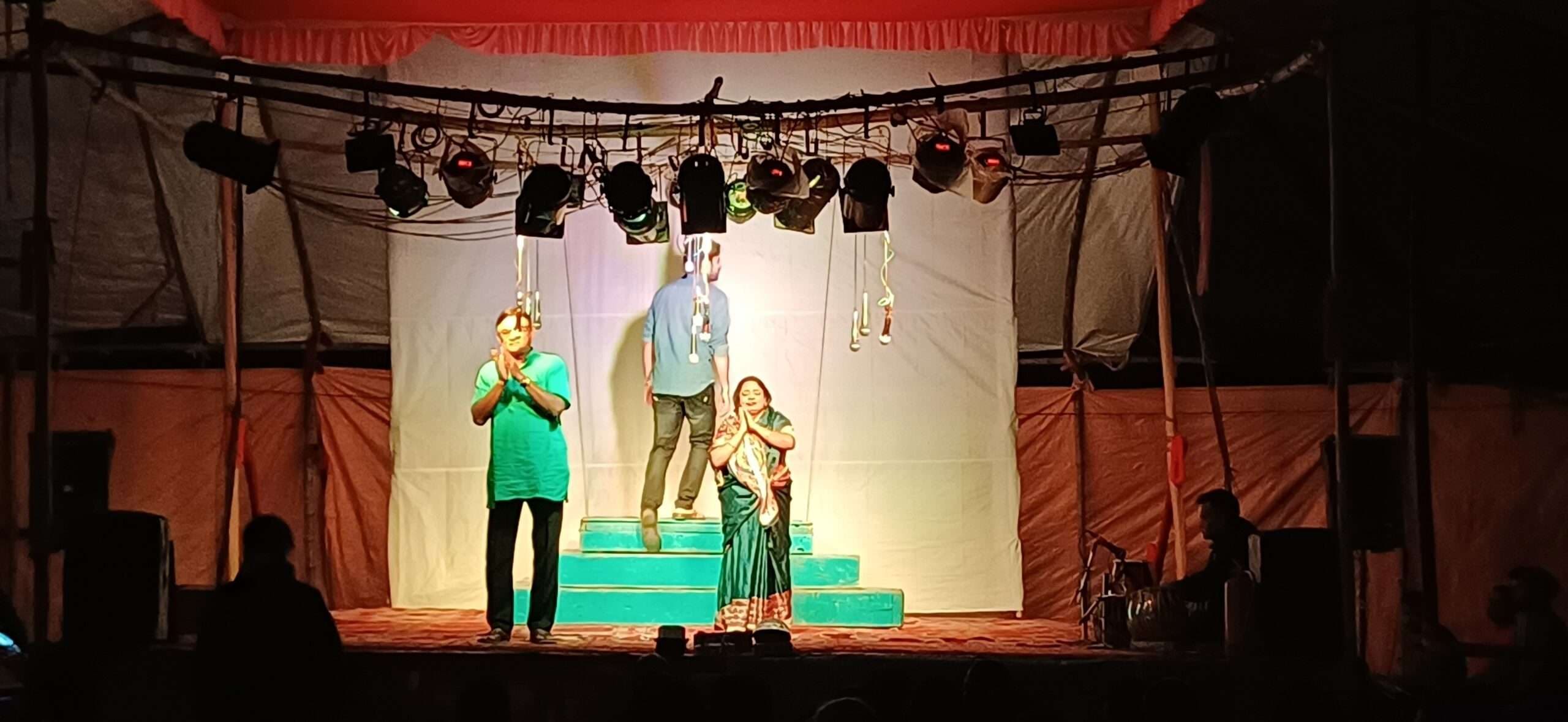 Dhanbad News : नोतून सूर्य आलो दाव का हुआ भावनात्मक मंचन