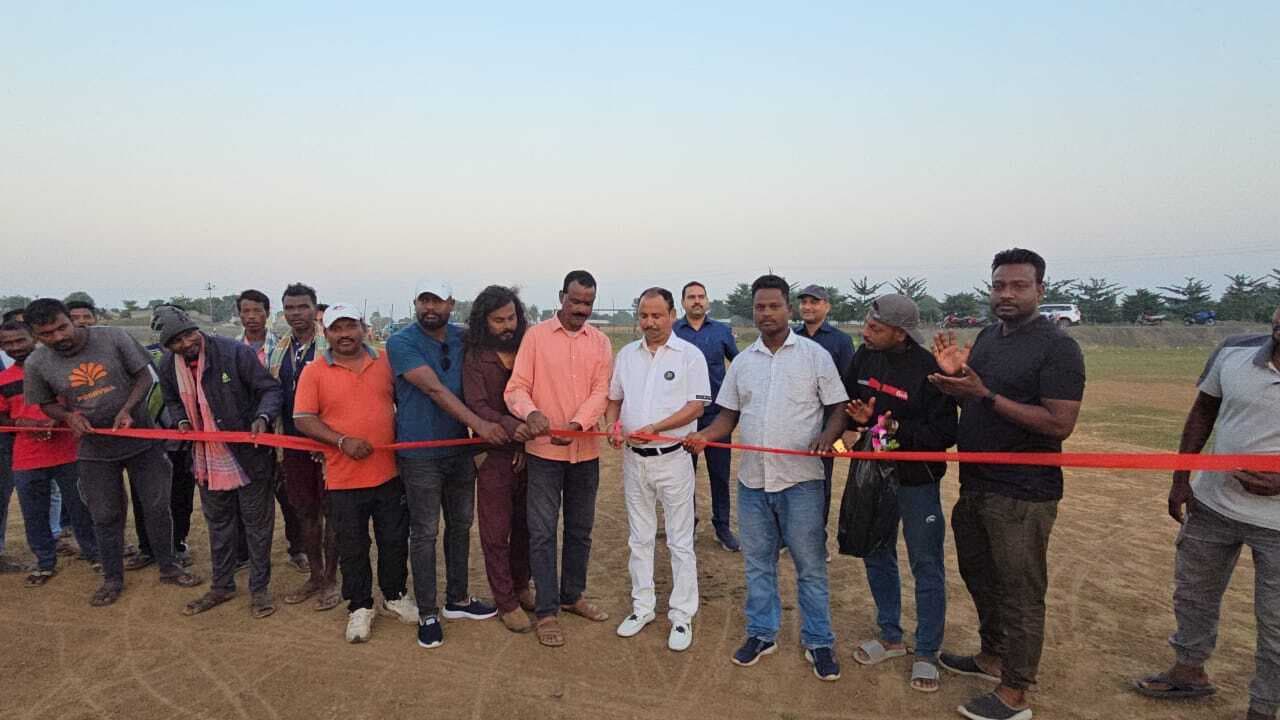 तीन दिवसीय फुटबॉल प्रतियोगिता शुरू, विजेता को मिलेगा चार लाख का नकद पुरस्कार