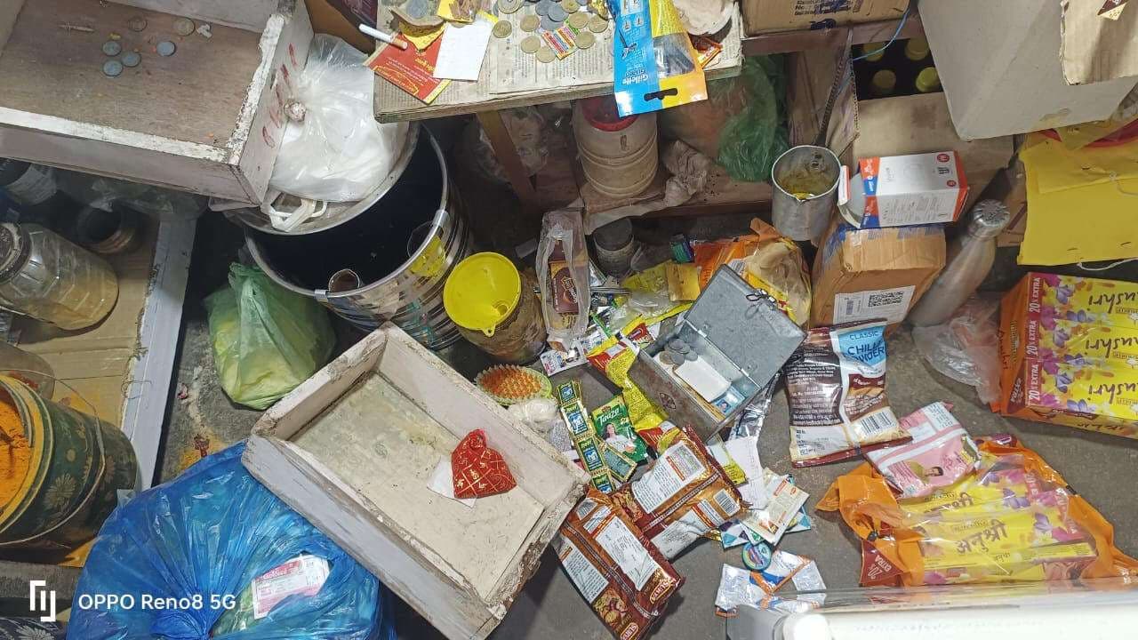 Samastipur News:ताजपुर में किराना दुकान का ताला काटकर चोरी