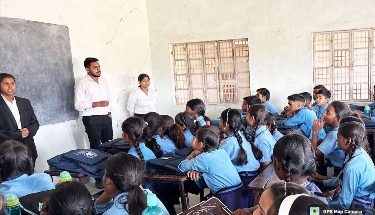 सीयूएसबी के विद्यार्थियों ने स्कूली बच्चों को किया जागरूक