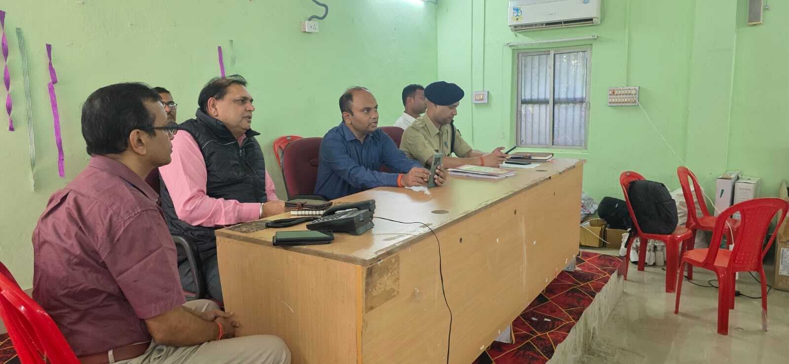 Samastipur News:अपर मुख्य निर्वाचन अधिकारी ने लिया स्ट्रांग रूम का जायजा