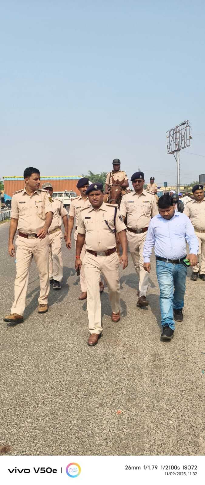 भपटियाही में किया गया फ्लैग मार्च