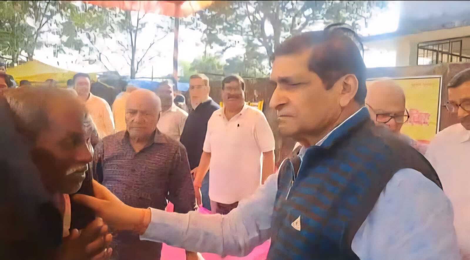 चिकित्सा शिविर सह कंबल वितरण का आयोजन