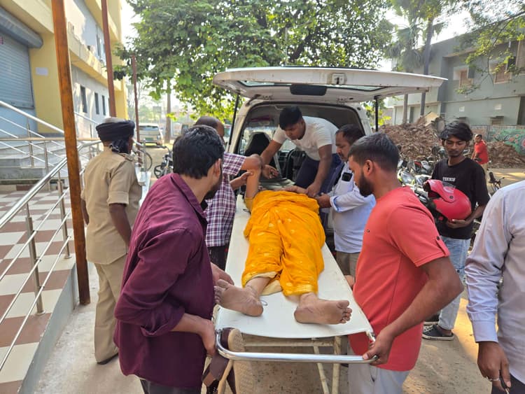 अज्ञात वाहन ने बाइक सवार दो दोस्तों को मारी टक्कर, एक की मौत