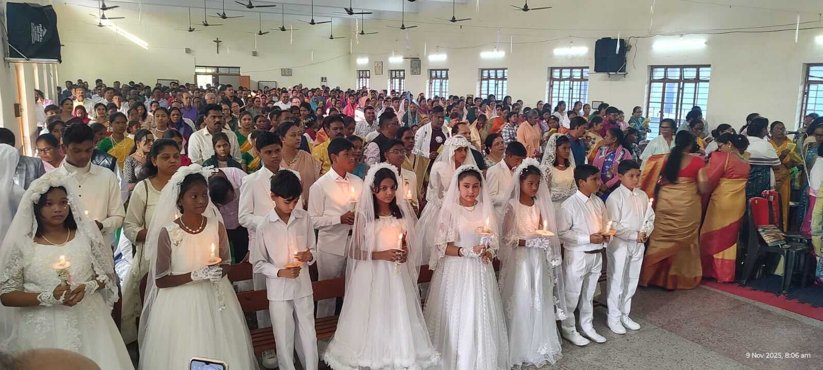 Dhanbad News : 16 बच्चे-बच्चियों ने ग्रहण किया परम प्रसाद