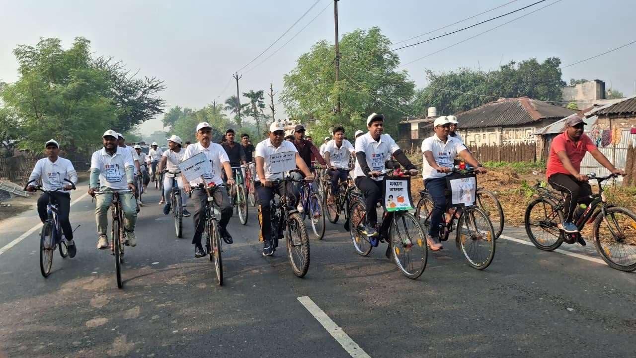 मतदाता जागरूकता के लिए साइकिल रैली, डीएम ने दिलवाया ‘मतदाता संकल्प’
