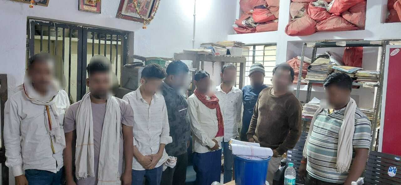 छापेमारी में जुआ खेलते नौ जुआरी गिरफ्तार